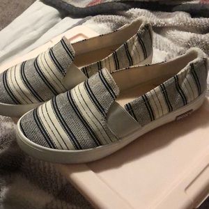 Roxy shoes